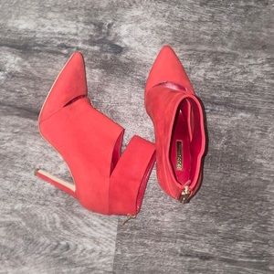 Red BCBG Like new Heels!